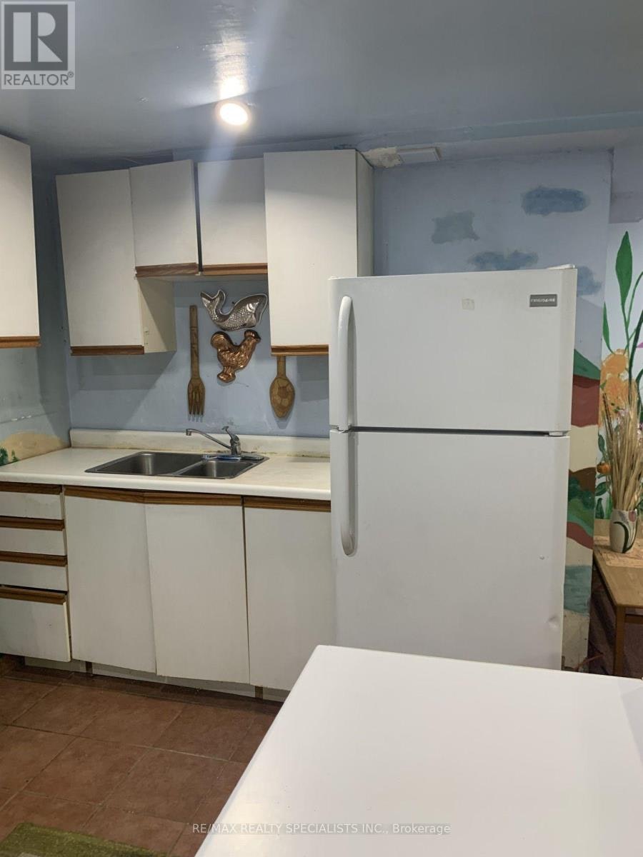 LOWER-141 Yorkland Road, Richmond Hill, ON, L4S 1C5 - 5