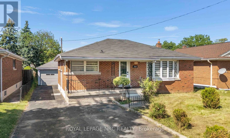 959 Mohawk Road E