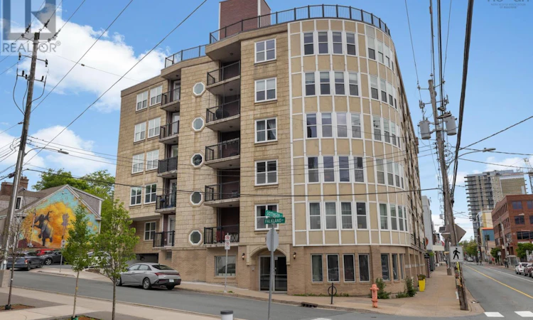 207-5505 Falkland Street