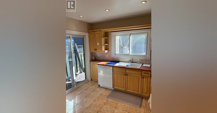 121 Maplewood Avenue, Toronto, ON, M6C 1J7 - 2