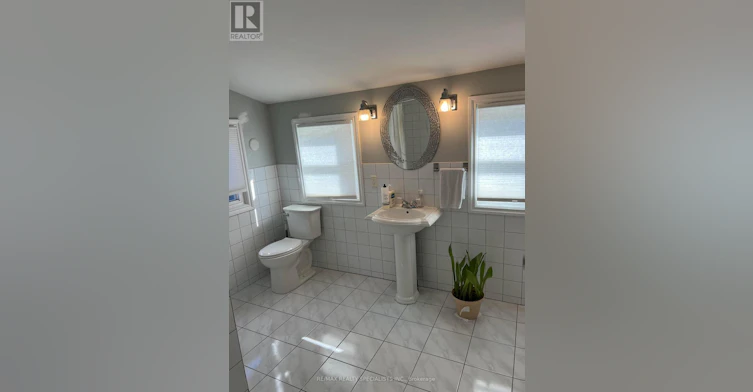 121 Maplewood Avenue, Toronto, ON, M6C 1J7 - 11