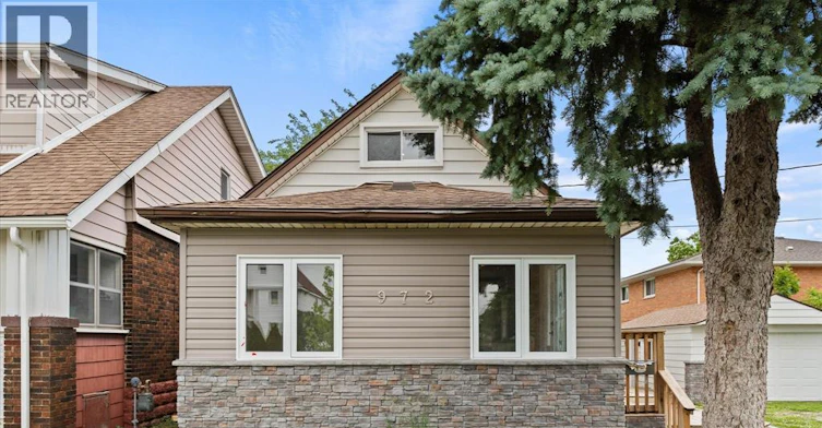 LOWER-972 Wellington Avenue, Windsor, ON, N9A 5J8