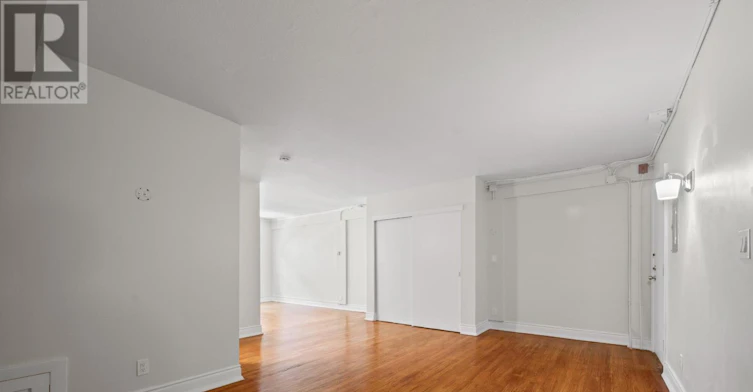 45-8 St Thomas Street, Toronto, ON, M5S 2B8 - 11