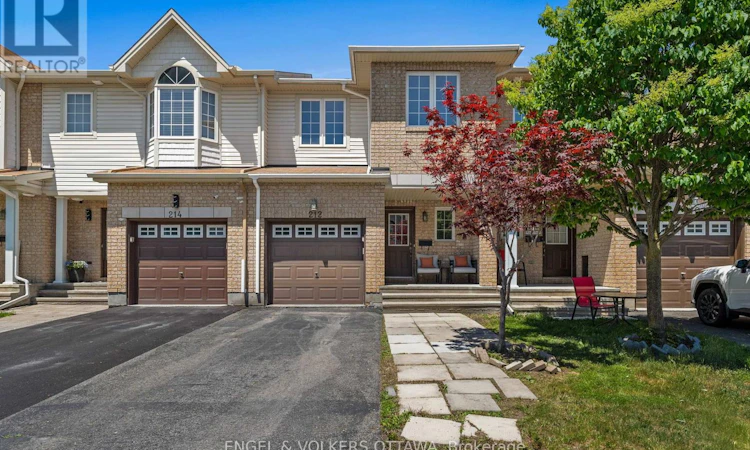 212 Macoun Circle