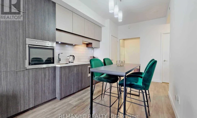 2212-8 Eglinton Avenue E