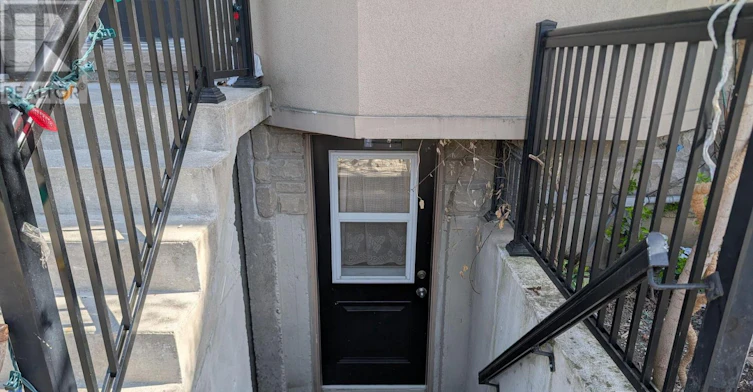LOWER-2823 St Clair Avenue E, Toronto, ON, M4B 1N3