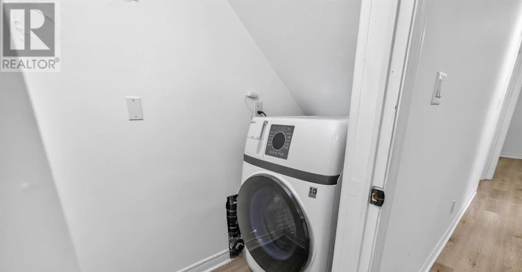 LOWER-2823 St Clair Avenue E, Toronto, ON, M4B 1N3 - 18