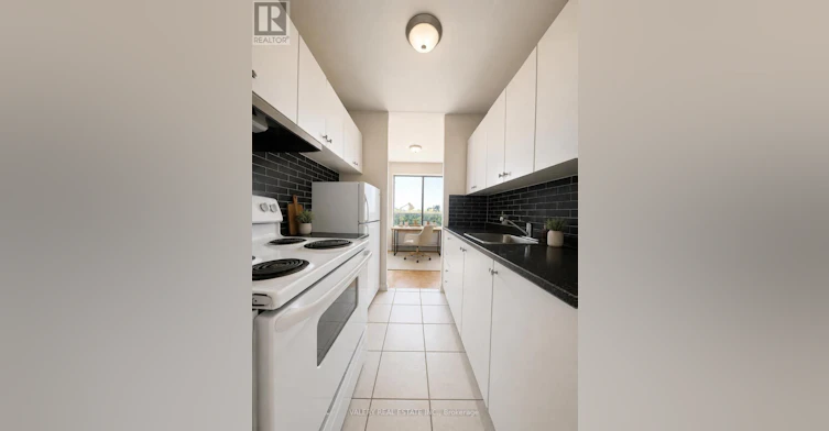 402-1780 Lawrence Avenue E, Toronto, ON, M1R 2Y2 - 2
