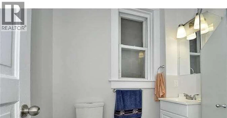 Room 3-153 Dawson Street, Waterloo, ON, N2L 1R9 - 4