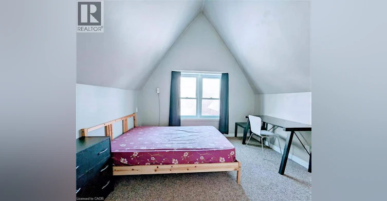 Room 3-153 Dawson Street, Waterloo, ON, N2L 1R9 - 2