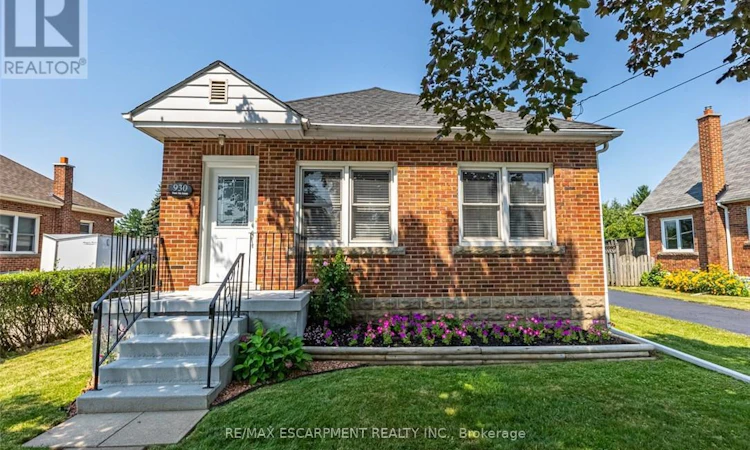 930 5th Street WEST