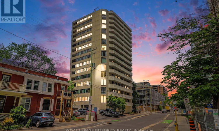 102-200 Bay Street S