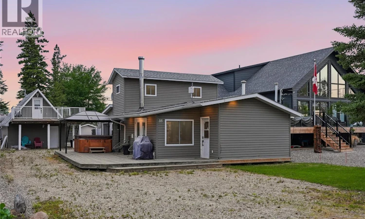 35 Lakeview Drive