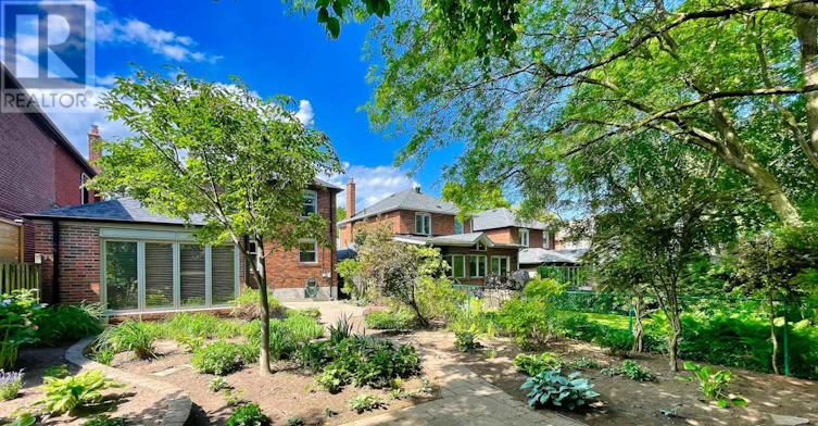 425 Broadway Avenue, Toronto, ON, M4G 2R3 - 28