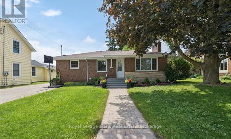 124 Brock Street E