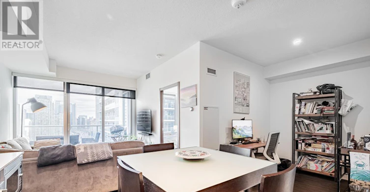 3208-19 Bathurst Street, Toronto, ON, M5V 0N2 - 4
