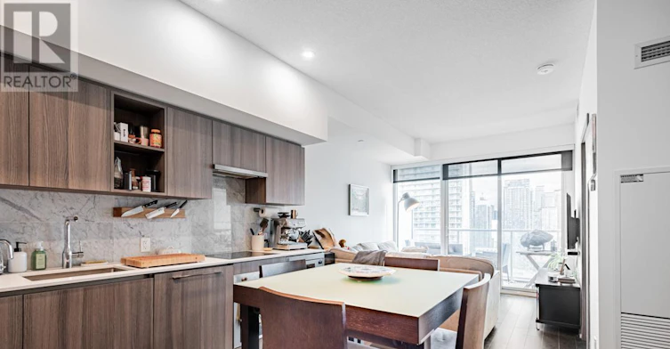 3208-19 Bathurst Street, Toronto, ON, M5V 0N2 - 6