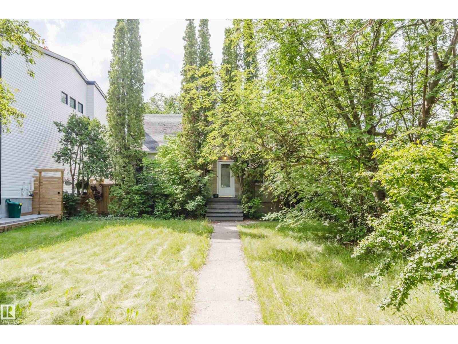 7230 112 Street NW, Edmonton, AB, T6G 1J3