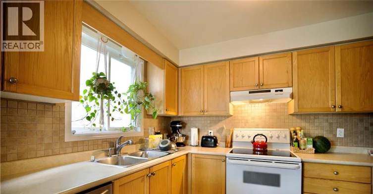428 Bernay Drive, Waterloo, ON, N2T 2X8 - 7