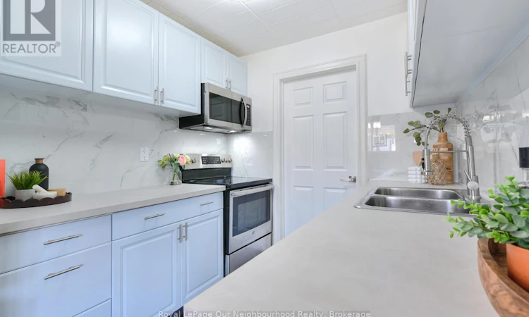 2-540 Mary Street E