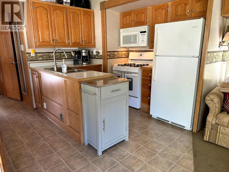 49C-1835 Bakery Frontage Road, Christina Lake, BC, V0H 1E3 - 8