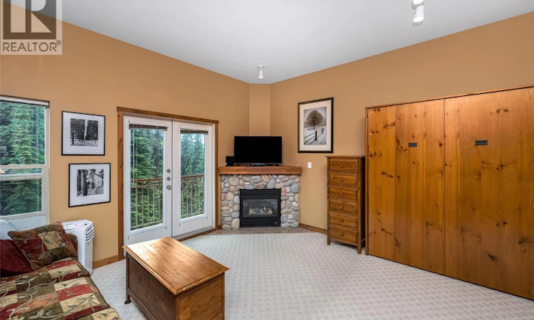 302-9812 Silver Star Road