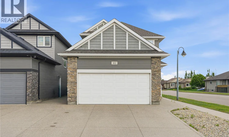302 Dickson Crescent
