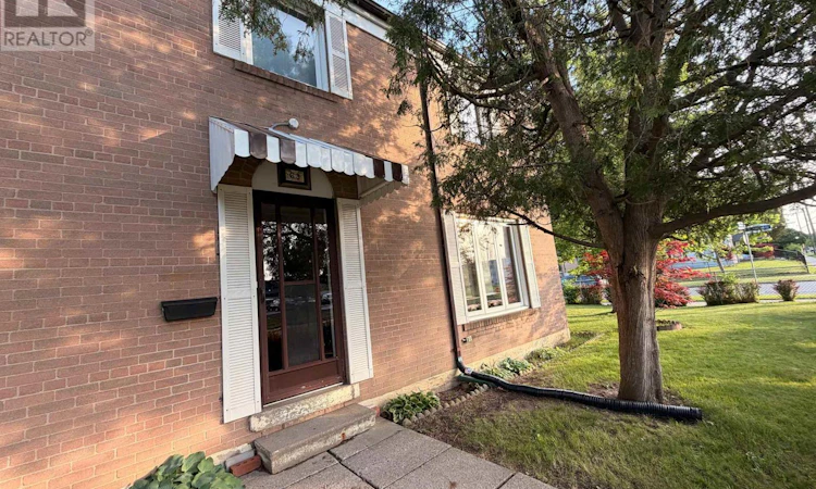 63 Venetian Crescent