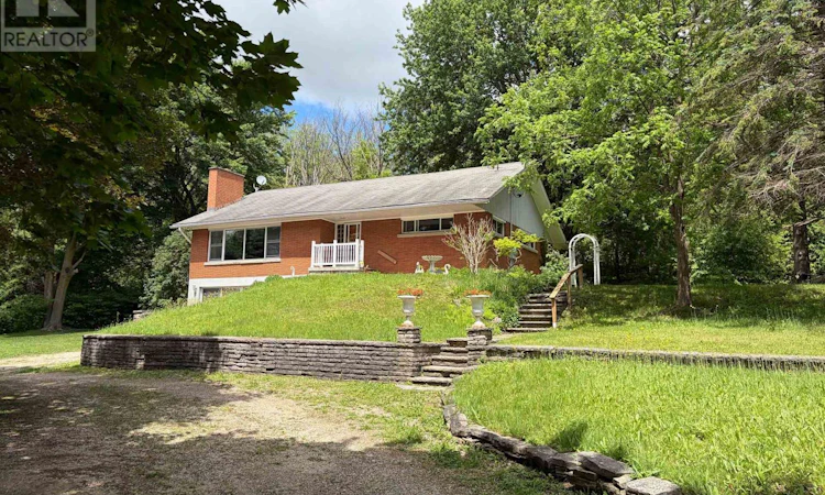 252 Durham Road W