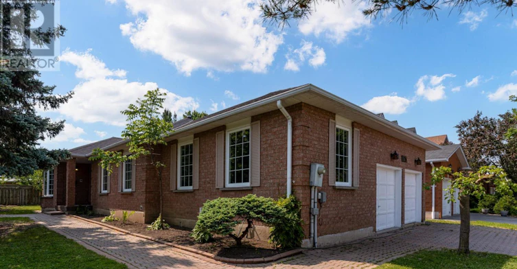 1572 Cartier Court, Mississauga, ON, L5M 4B3