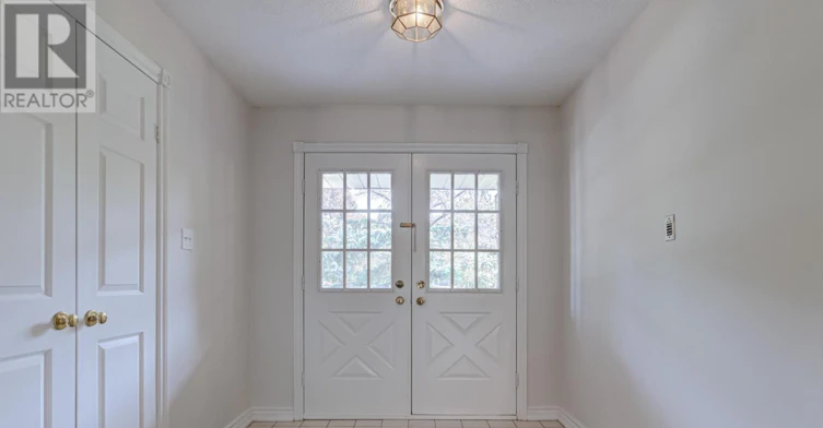 1572 Cartier Court, Mississauga, ON, L5M 4B3 - 4