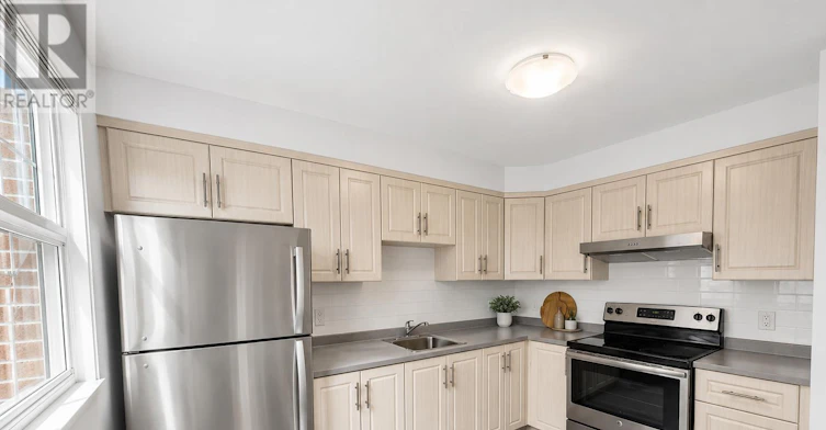 3-308 Lakeshore Road W, Mississauga, ON, L5H 1G8 - 3