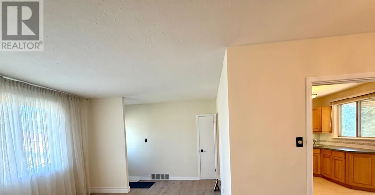MAIN-1298 Minden Street, Oshawa, ON, L1J 3R4 - 4
