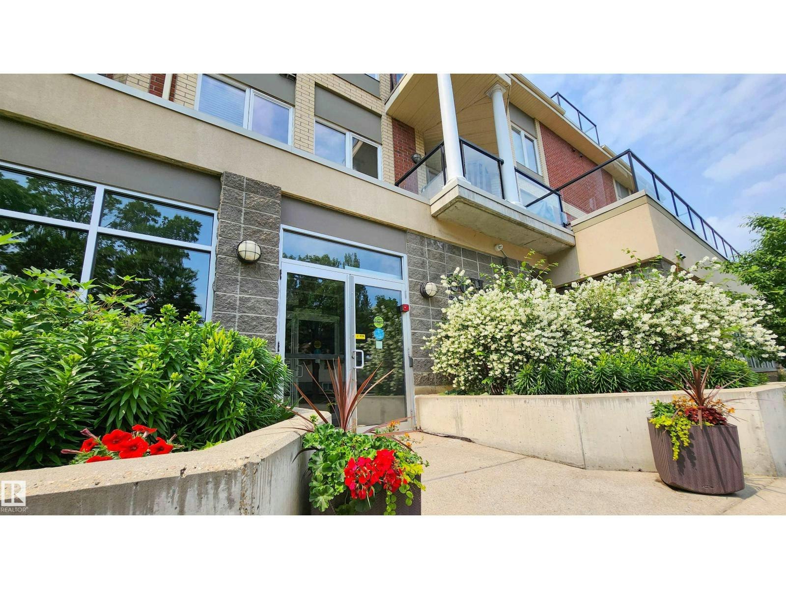 207-9750 94 Street NW, Edmonton, AB, T6C 2E3