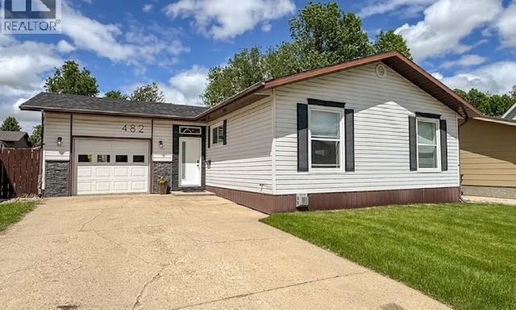 482 Russell Crescent