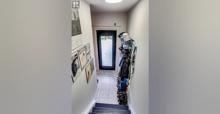 UPPER 2ND/3RD-27 St Johns Road, Toronto, ON, M6P 1T7 - 5