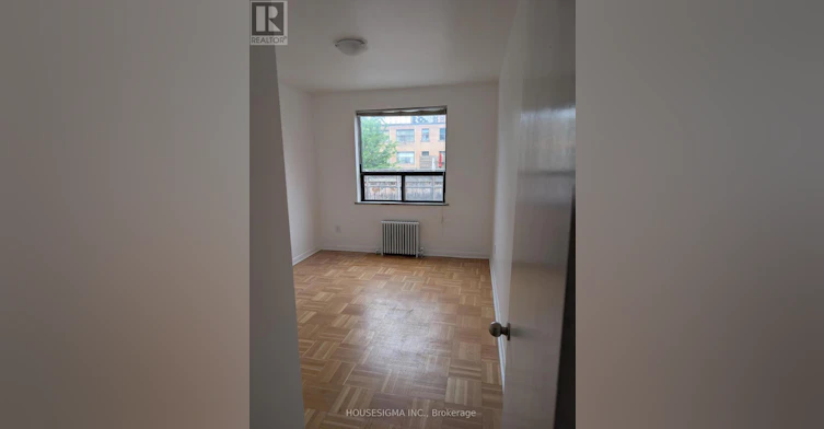 117 Cosburn Avenue, Toronto, ON, M4J 2L1 - 4
