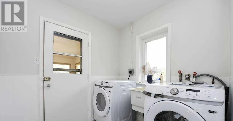 90 Centre Avenue N, Toronto, ON, M2M 2L6 - 16