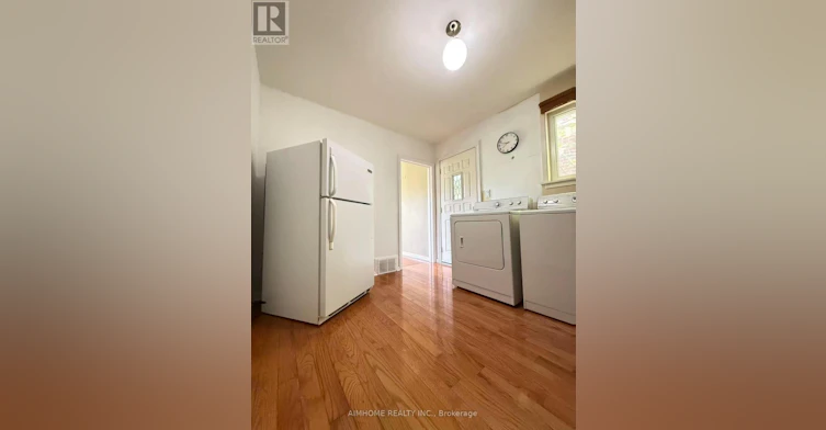 MAIN-256 Patricia Avenue, Toronto, ON, M2M 1J8 - 4