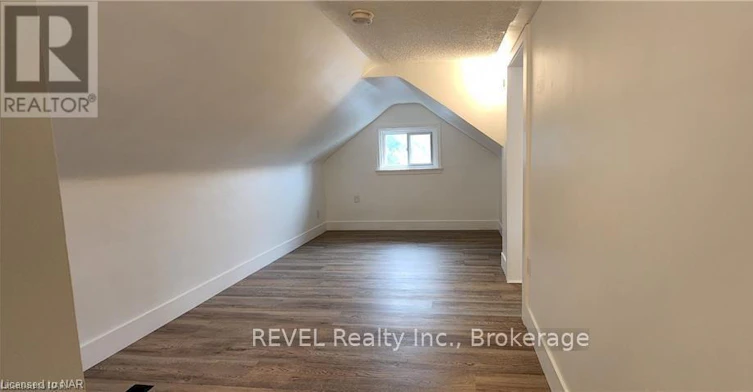 UPPER-5 Linwood Street, St. Catharines, ON, L2R 1H2 - 2
