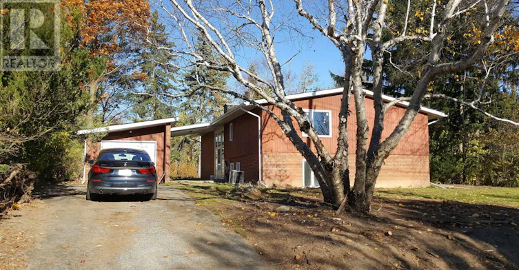 63 Banbury Road, Toronto, ON, M3B 2K9