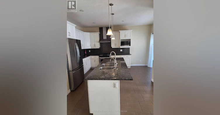 MAIN Upper Floors 218 Tremaine Crescent, Kitchener, ON, N2A 4L9 - 4