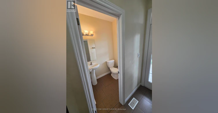 MAIN Upper Floors 218 Tremaine Crescent, Kitchener, ON, N2A 4L9 - 9
