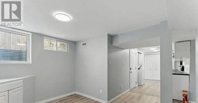 LOWER-290 Scholfield Avenue S, Welland, ON, L3B 1N8 - 3