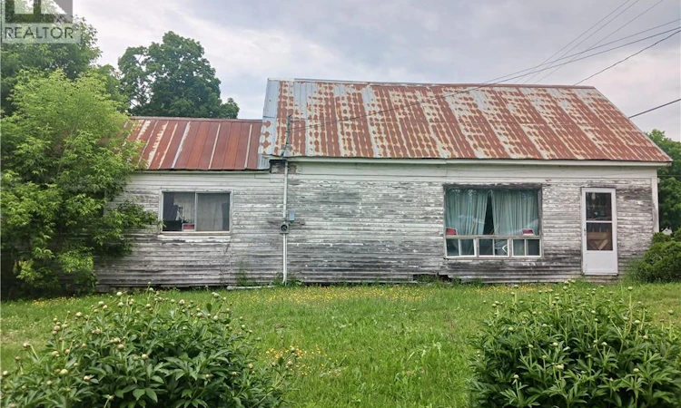 827 Central Street