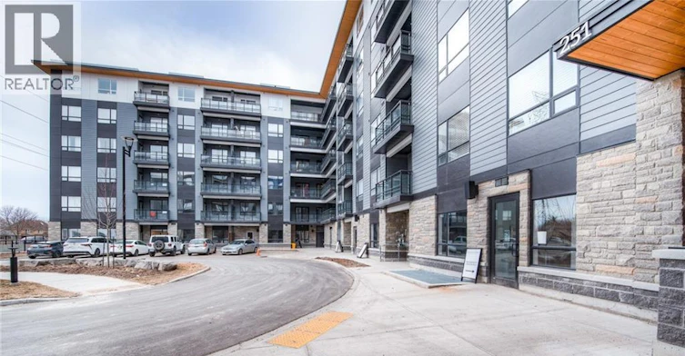 108-251 Northfield Drive E, Waterloo, ON, N2K 0G9 - 4