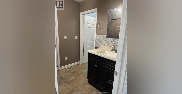 3515 Glenwood Avenue, Windsor, ON, N9E 2Y6 - 8