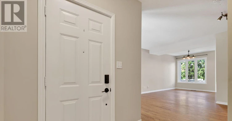 130 College Circle, Ottawa, ON, K1K 4R9 - 4