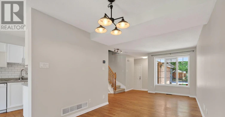 130 College Circle, Ottawa, ON, K1K 4R9 - 9