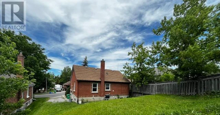 303 Caddy Street, Peterborough, ON, K9H 1M2 - 14